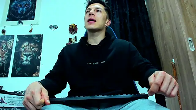 Snapshot of javiersexymann chatting on 03-20-25, 06:19 javiersexymann online show from 03-20-25, 06:19