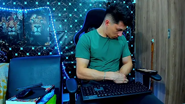 Snapshot of javiersexymann chatting on 09-23-25, 11:41 javiersexymann online show from 09-23-25, 11:41