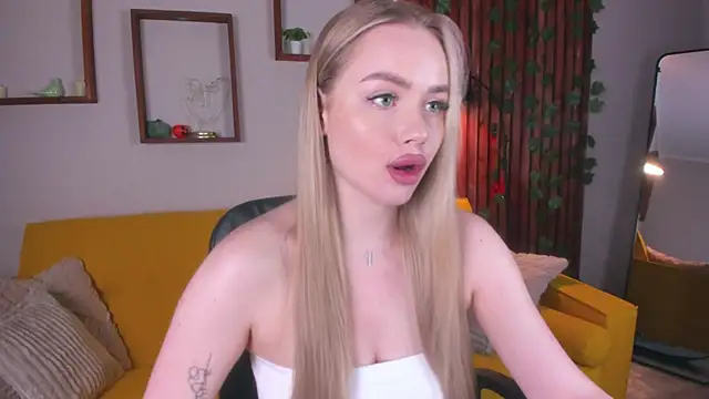 AvroraGoldie online show from 11-30-25, 10:41