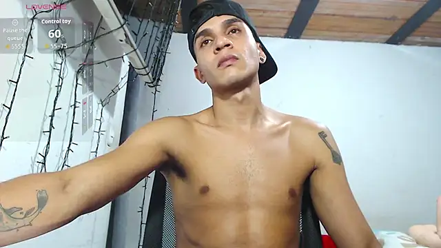 Angel latinboy online show from 11-13-25, 07:24