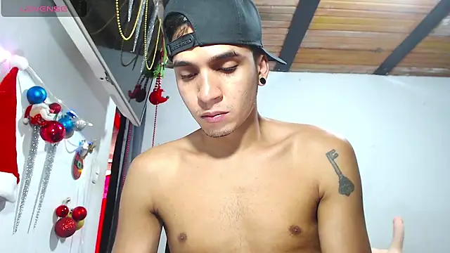 Angel latinboy online show from 11-26-25, 01:34