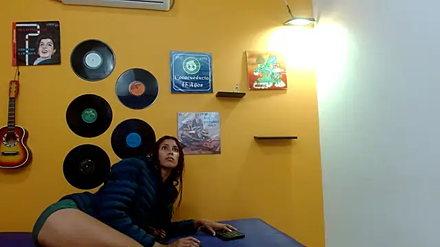 skinnyverus18 online show from 09-15-25, 07:03