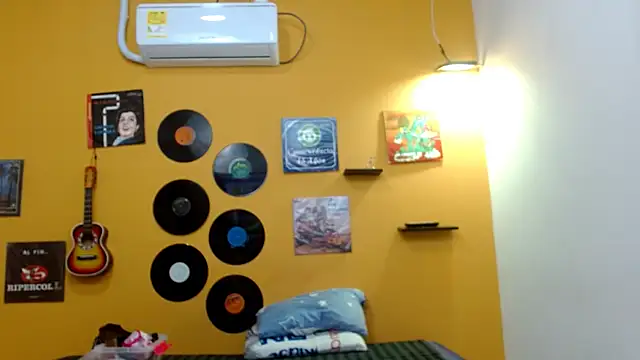 skinnyverus18 online show from 09-17-25, 06:42