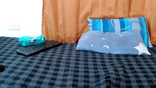 skinnyverus18 online show from 03-10-26, 06:35