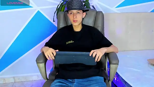 ArthurCox online show from 09-22-25, 06:10