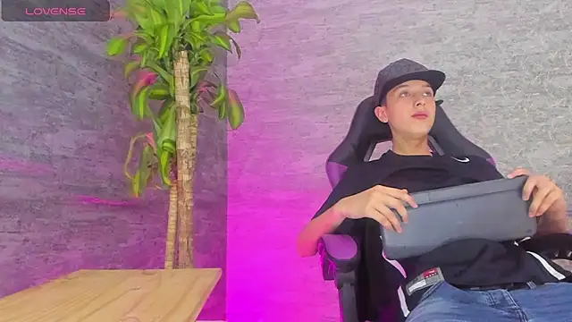 ArthurCox online show from 09-23-25, 05:38