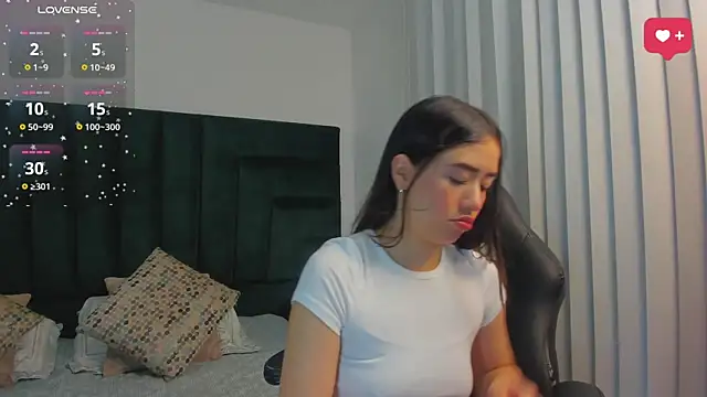 Snapshot of SaraWagner_ chatting on 09-15-25, 12:10 SaraWagner online show from 09-15-25, 12:10