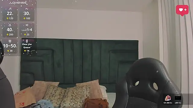 SaraWagner  online show from 04-01-26, 12:11