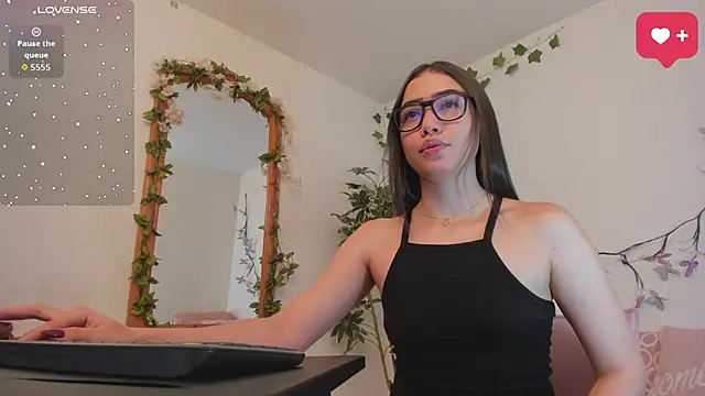 SaraWagner  online show from 05-28-26, 12:08