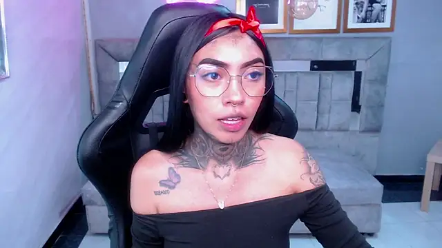 Snapshot of Ashley_Blum_v chatting on 09-17-25, 07:37 Ashley Blum v online show from 09-17-25, 07:37