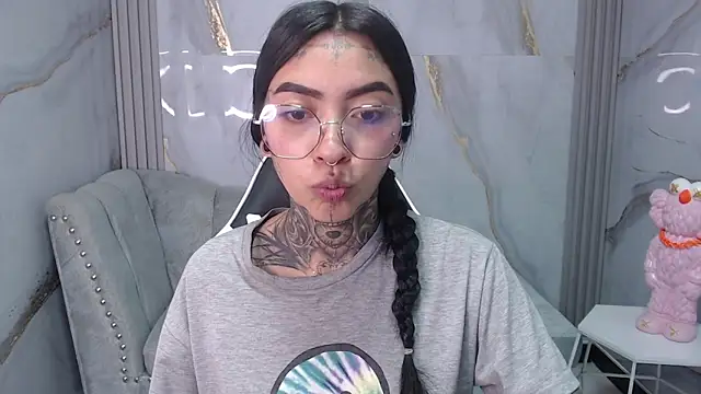 Snapshot of Ashley_Blum_v chatting on 09-24-25, 07:50 Ashley Blum v online show from 09-24-25, 07:50