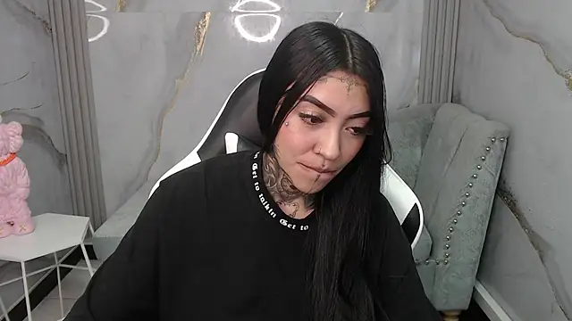 Snapshot of Ashley_Blum_v chatting on 11-05-25, 08:31 Ashley Blum v online show from 11-05-25, 08:31