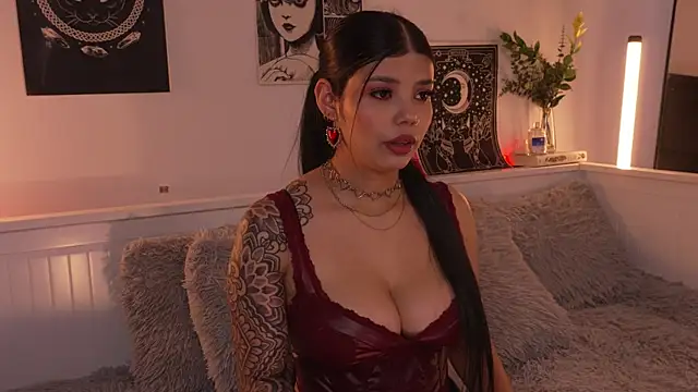 sophieee art online show from 11-14-25, 09:46