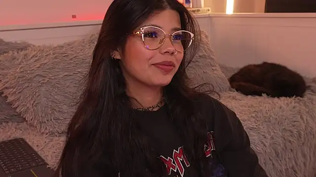 Snapshot of sophieee_art chatting on 01-08-26, 04:48 sophieee art online show from 01-08-26, 04:48