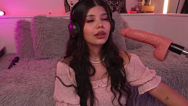 Snapshot of sophieee_art chatting on 02-13-26, 08:38 sophieee art online show from 02-13-26, 08:38