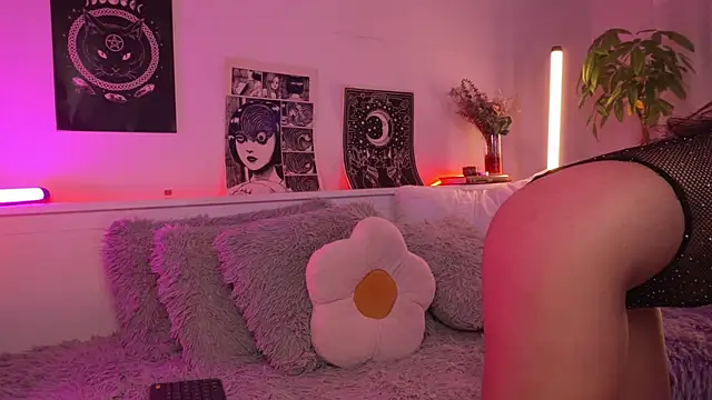 Snapshot of sophieee_art chatting on 02-26-26, 04:33 sophieee art online show from 02-26-26, 04:33