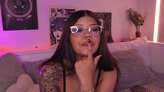 Snapshot of sophieee_art chatting on 03-20-26, 05:01 sophieee art online show from 03-20-26, 05:01