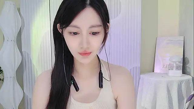 Nuan Qi online show from 09-22-25, 12:45