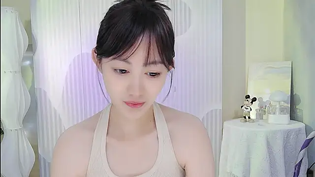 Nuan Qi online show from 10-07-25, 01:47
