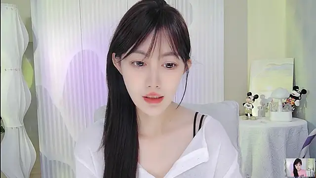 Nuan Qi online show from 10-08-25, 01:36