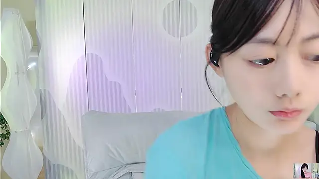 Nuan Qi online show from 10-18-25, 02:36