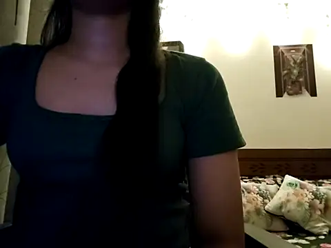 Snapshot of Maria--Strella chatting on 10-27-25, 06:45 Maria--Strella online show from 10-27-25, 06:45