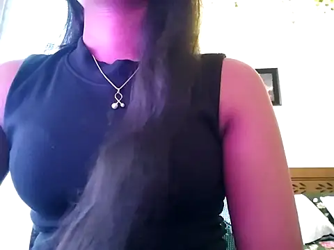 Snapshot of Maria--Strella chatting on 10-30-25, 07:10 Maria--Strella online show from 10-30-25, 07:10