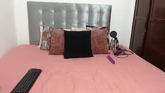 DaiishaWolf online show from 09-21-25, 07:37