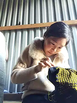 Snapshot of vivi_cute chatting on 10-05-25, 02:21 vivi cute online show from 10-05-25, 02:21