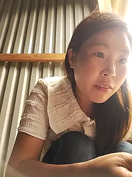 Snapshot of vivi_cute chatting on 10-06-25, 03:15 vivi cute online show from 10-06-25, 03:15