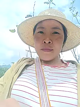 Snapshot of vivi_cute chatting on 10-11-25, 04:22 vivi cute online show from 10-11-25, 04:22