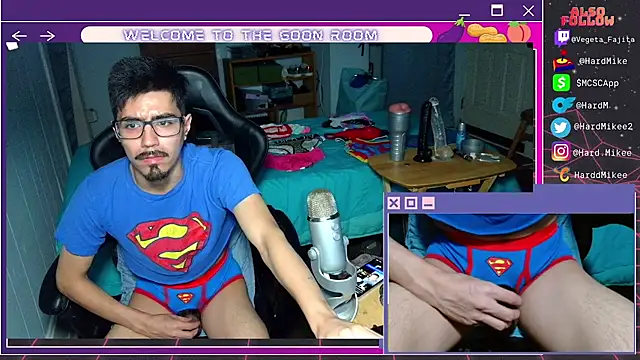 Snapshot of HarddMikee chatting on 07-25-26, 04:43 HarddMikee online show from 07-25-26, 04:43