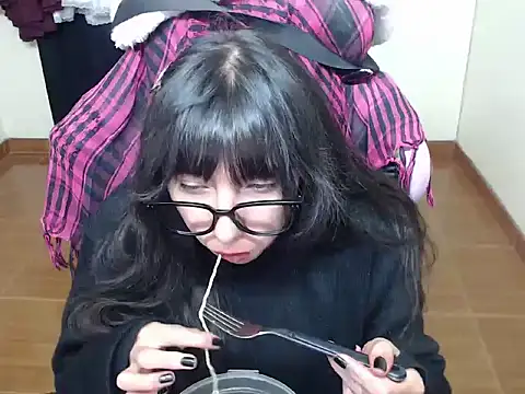 ScarlettShirahoshi online show from 12-15-25, 08:02