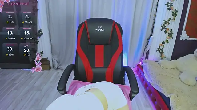 Lunar Lily online show from 10-12-25, 05:28