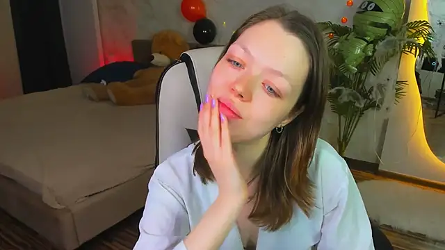 Lunar Lily online show from 11-03-25, 05:31