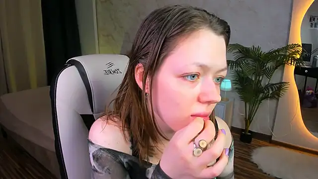 Lunar Lily online show from 11-05-25, 05:40