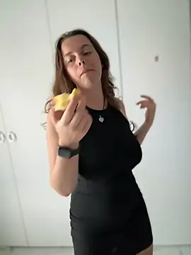 TenderLaGlamor online show from 09-27-25, 05:07