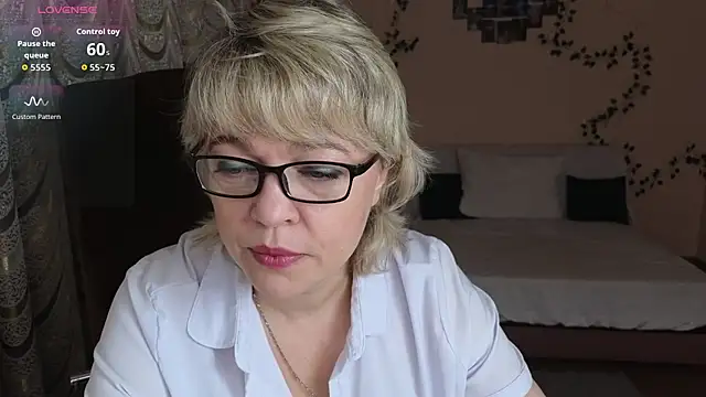 Snapshot of Rosette_Pricky chatting on 11-28-25, 01:14 Rosette Pricky online show from 11-28-25, 01:14