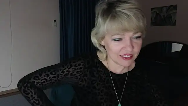 Snapshot of Rosette_Pricky chatting on 12-03-25, 02:15 Rosette Pricky online show from 12-03-25, 02:15