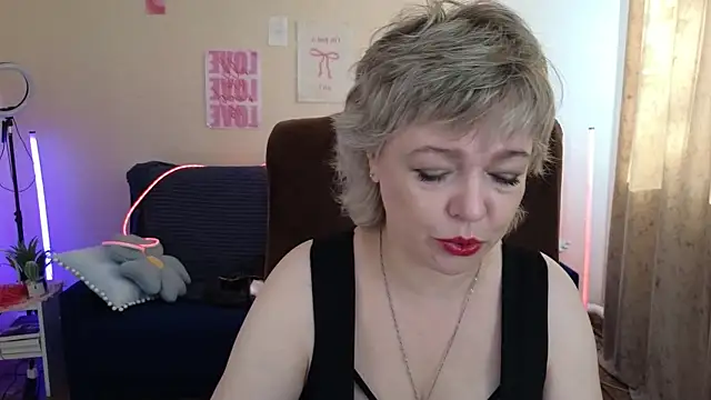 Snapshot of Rosette_Pricky chatting on 06-27-26, 02:44 Rosette Pricky online show from 06-27-26, 02:44