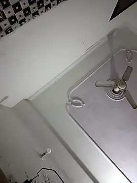 Snapshot of Roy8783 chatting on 01-11-26, 03:06 Roy8783 online show from 01-11-26, 03:06