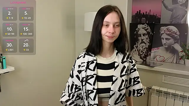 Snapshot of SuzanneHowse chatting on 04-04-26, 04:37 SuzanneHowse online show from 04-04-26, 04:37