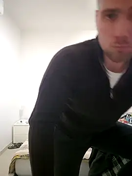 Snapshot of mrlyuis chatting on 11-18-25, 03:27 mrlyuis online show from 11-18-25, 03:27