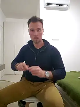 Snapshot of mrlyuis chatting on 11-27-25, 08:22 mrlyuis online show from 11-27-25, 08:22