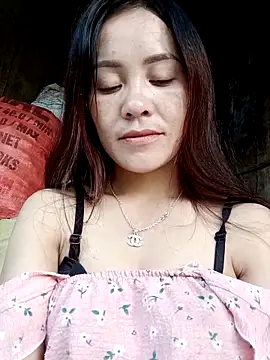 Snapshot of TinTim02 chatting on 10-18-25, 09:32 TinTim02 online show from 10-18-25, 09:32