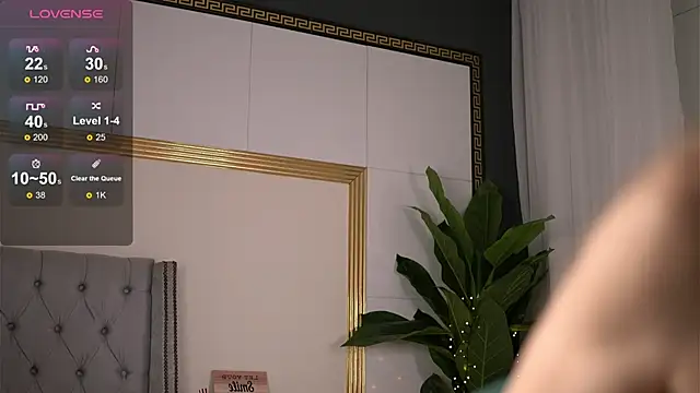 RebeccaRese online show from 03-12-26, 09:04