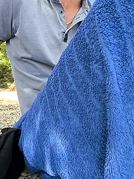 Snapshot of hugobolide chatting on 09-22-25, 01:57 hugobolide online show from 09-22-25, 01:57