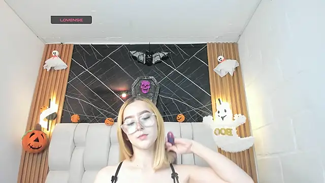 kristal joi dl online show from 10-26-25, 01:50