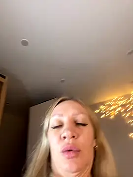 Snapshot of Bellissa_ chatting on 10-11-25, 02:48 Bellissa online show from 10-11-25, 02:48