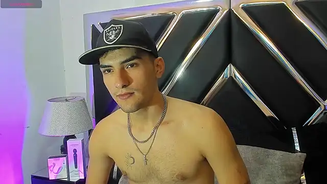 AlekRuizx online show from 10-15-25, 01:39